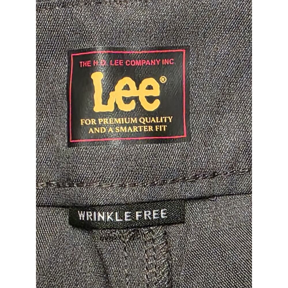 Lee Women's Wrinkle Free Relaxed Fit Straight Leg Pant, Charcoal Heather, 18 M - Picture 6 of 7